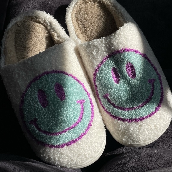 Happy Smiley Face Retro Color Comfy Slippers - Picture 1 of 5